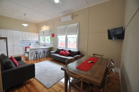 Ain Garth Self Catering Accommodation - Tourism Guide 0
