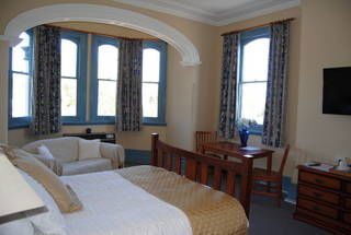 Airlie House Motor Inn - Tourism Guide 1