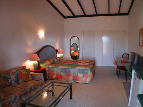 Albert Facey Motor Inn Narrogin - Tourism Guide 0