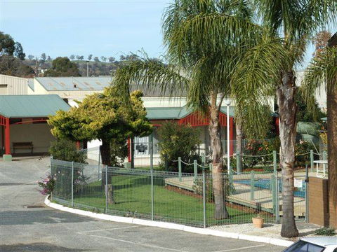 Albury Hume Inn Motel - Tourism Guide 1