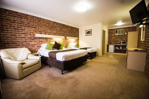 A-Line Motel - Tourism Guide 0