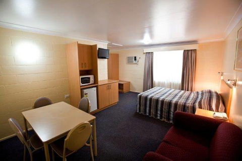 All Seasons Motor Lodge - Tourism Guide 1