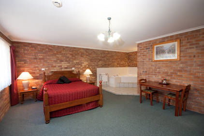 Allan Cunningham Motel And Old Wagon Restaurant - Travel Agents 2