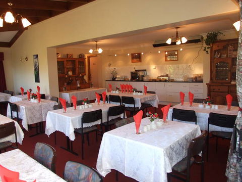 Allan Cunningham Motel And Old Wagon Restaurant - Travel Agents 6