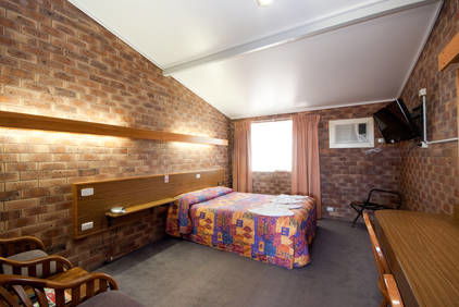 Allan Cunningham Motel And Old Wagon Restaurant - Travel Agents 7