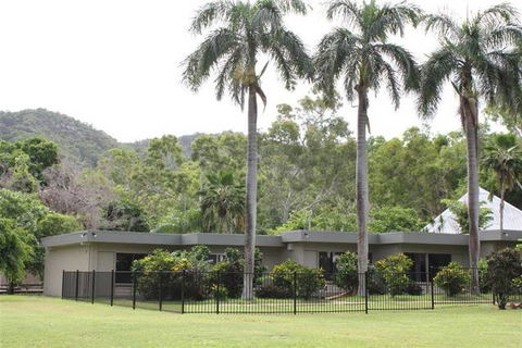 Arcadia Village Motel - Tourism Guide 0