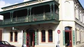 Adelaide's Shakespeare Backpackers International Hostel - Tourism Guide 2