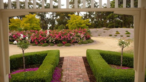 Amor Of Red Hill - Tourism Guide 6