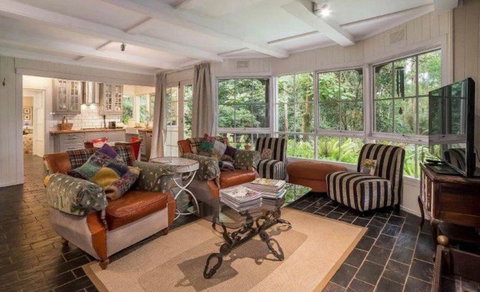 Sunflower Cottage - Travel Agents 6