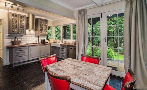 Sunflower Cottage - Travel Agents 7