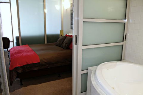 ADELAIDE DRESSCIRCLE APARTMENTS - THE PALMS APARTMENTS KENT TOWN - Tourism Guide 2
