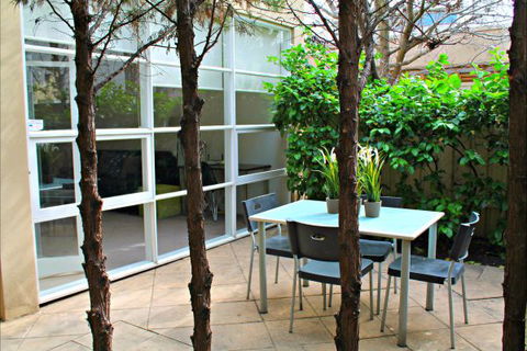 ADELAIDE DRESSCIRCLE APARTMENTS - THE PALMS APARTMENTS KENT TOWN - Tourism Guide 7
