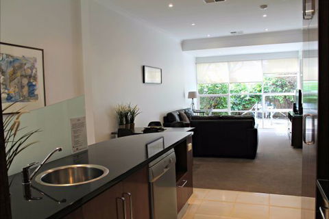 ADELAIDE DRESSCIRCLE APARTMENTS - THE PALMS APARTMENTS KENT TOWN - Tourism Guide 8