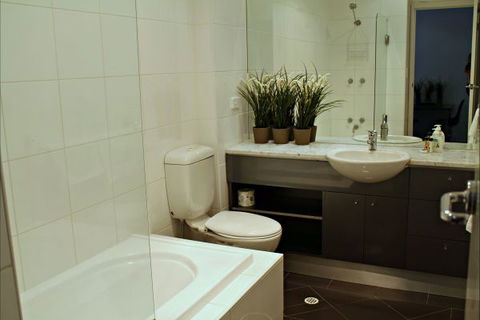ADELAIDE DRESSCIRCLE APARTMENTS - THE PALMS APARTMENTS KENT TOWN - Tourism Guide 11