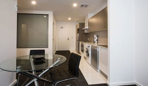 ADELAIDE DRESSCIRCLE APARTMENTS - THE PALMS APARTMENTS KENT TOWN - Tourism Guide 13