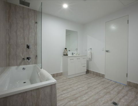 ADELAIDE DRESSCIRCLE APARTMENTS - THE PALMS APARTMENTS KENT TOWN - Tourism Guide 16
