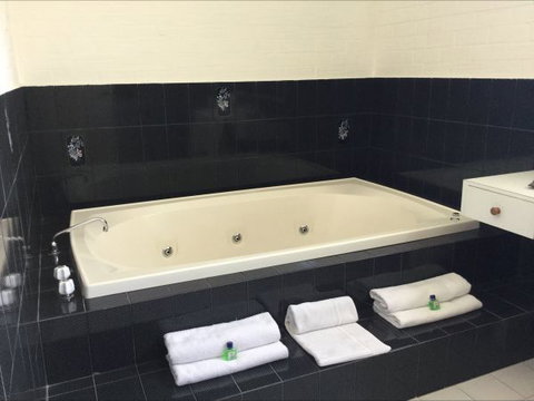 Settlement Motor Inn - Travel Agents 1