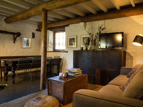 Farm Pod At Twamley Farm - Travel Agents 4