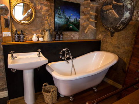 Farm Pod At Twamley Farm - Travel Agents 5