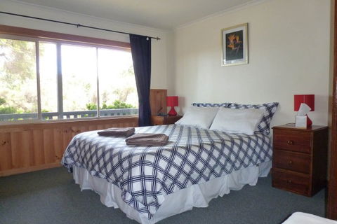 Arties Cottage Accommodation - Tourism Guide 2