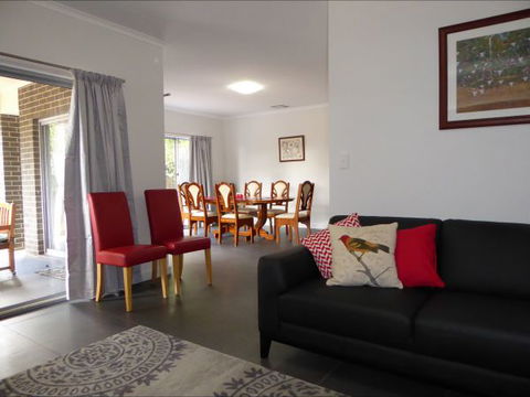 Adelaide Holiday House - Tourism Guide 0