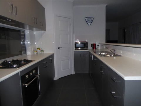 Adelaide Holiday House - Tourism Guide 6