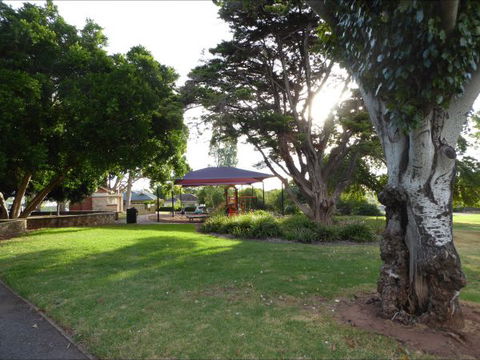 Adelaide Holiday House - Tourism Guide 9
