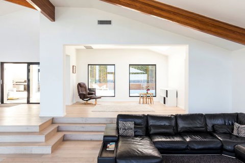 Alexandria House - Travel Agents 8