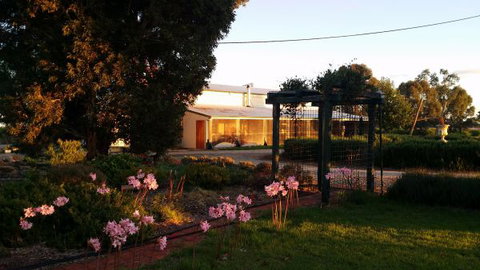 Angas Plains Wines Suites - Travel Agents 2