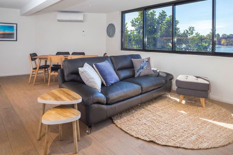 Bridgeview Apartments - Travel Agents 2