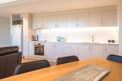 Bridgeview Apartments - Travel Agents 3