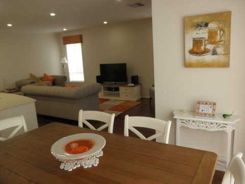 C&C's Bed And Breakfast - Tourism Guide 8