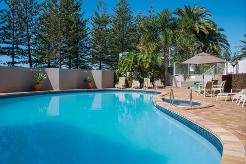 Cashelmara Burleigh Beachfront Apartments - Tourism Guide 0