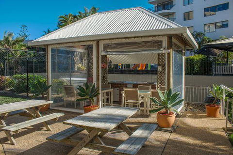 Cashelmara Burleigh Beachfront Apartments - Tourism Guide 3