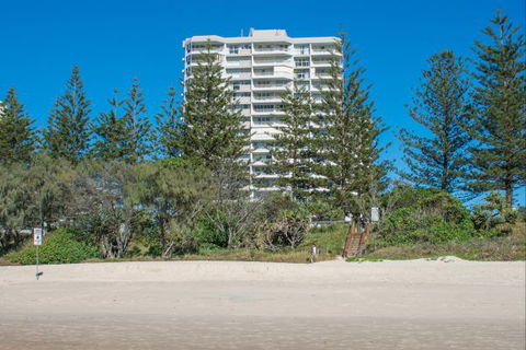 Cashelmara Burleigh Beachfront Apartments - Tourism Guide 9