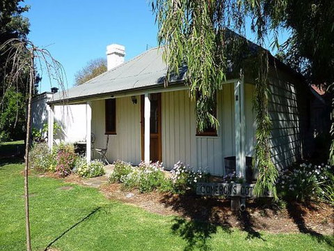 Cameron's Cottage - Tourism Guide 0