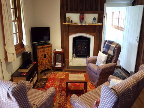 Cameron's Cottage - Tourism Guide 2