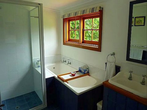 Cameron's Cottage - Tourism Guide 4
