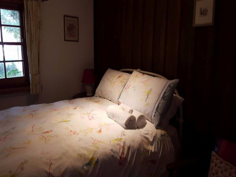 Cameron's Cottage - Tourism Guide 5