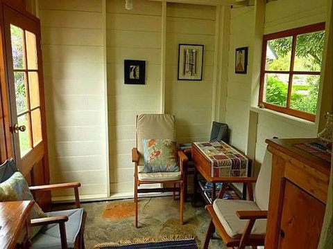 Cameron's Cottage - Tourism Guide 7