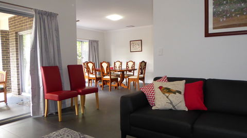Adelaide Holiday House - Tourism Guide 10