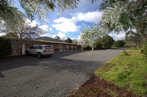 Pyrenees Motel - Tourism Guide 1
