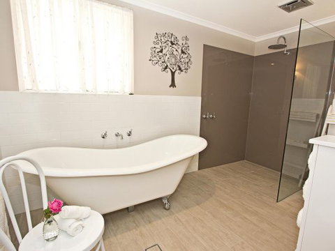 Queen's Cottage Barossa Valley - Travel Agents 2