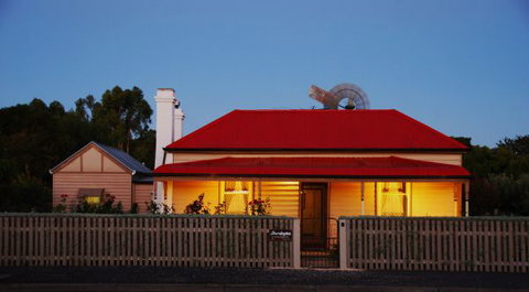 Shurdingtons Cottage - Tourism Guide 1