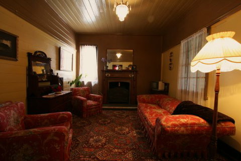 Shurdingtons Cottage - Tourism Guide 4