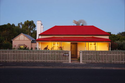 Shurdingtons Cottage - Tourism Guide 5