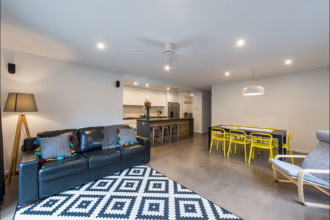 The Bright House - Tourism Guide 3