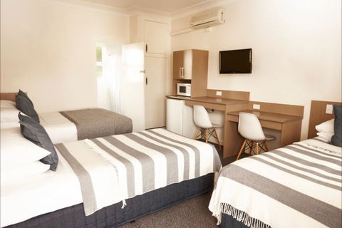 The Sails Motel - Cruises Travel 3