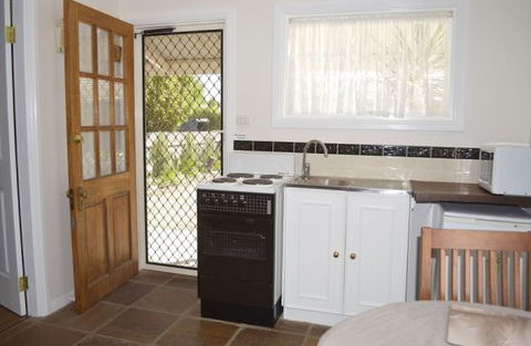 Almond Tree Cottage - Tourism Guide 2