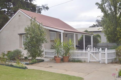 Almond Tree Cottage - Tourism Guide 4